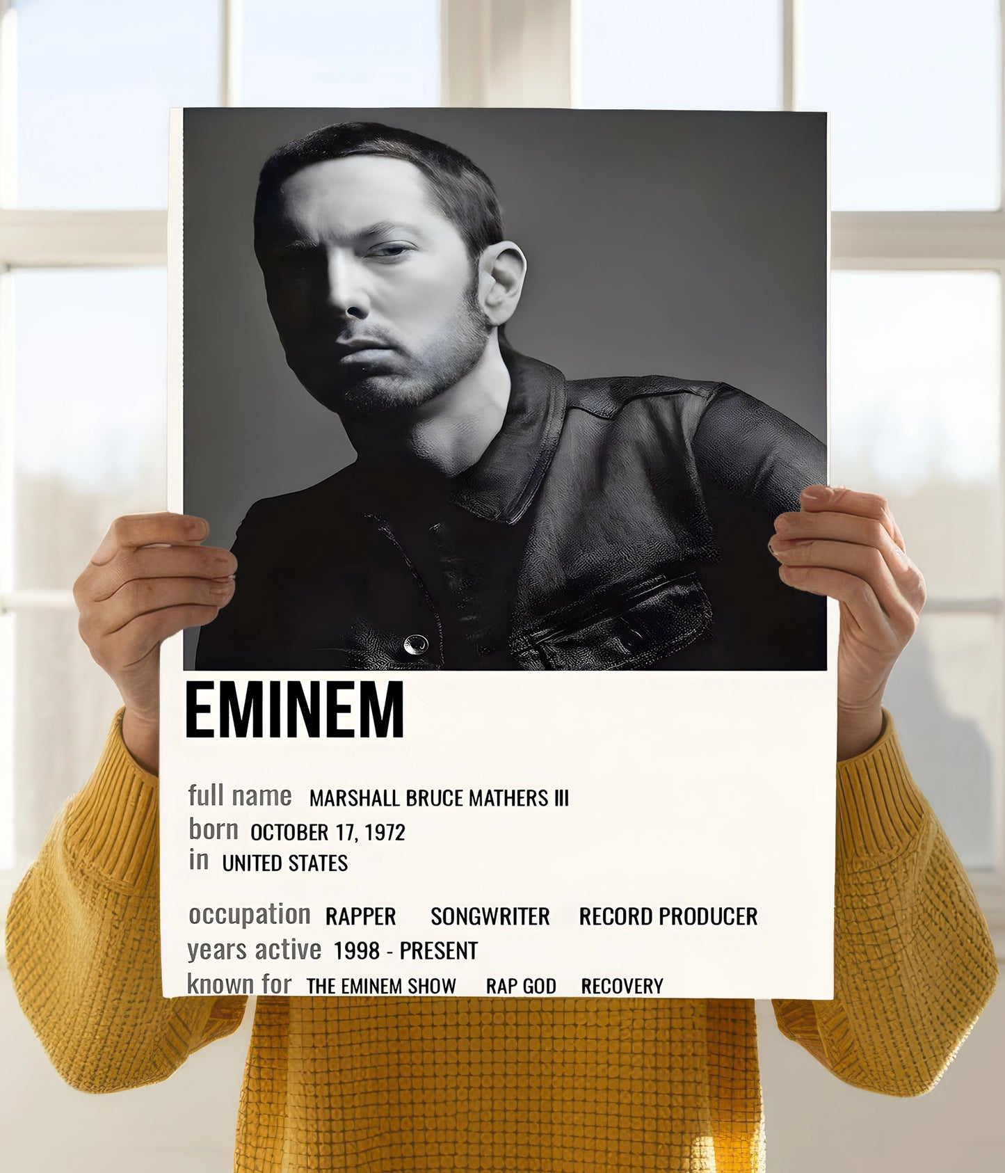 Eminem – Iconic Rap Legend Wall Poster Holding Image - Everanta