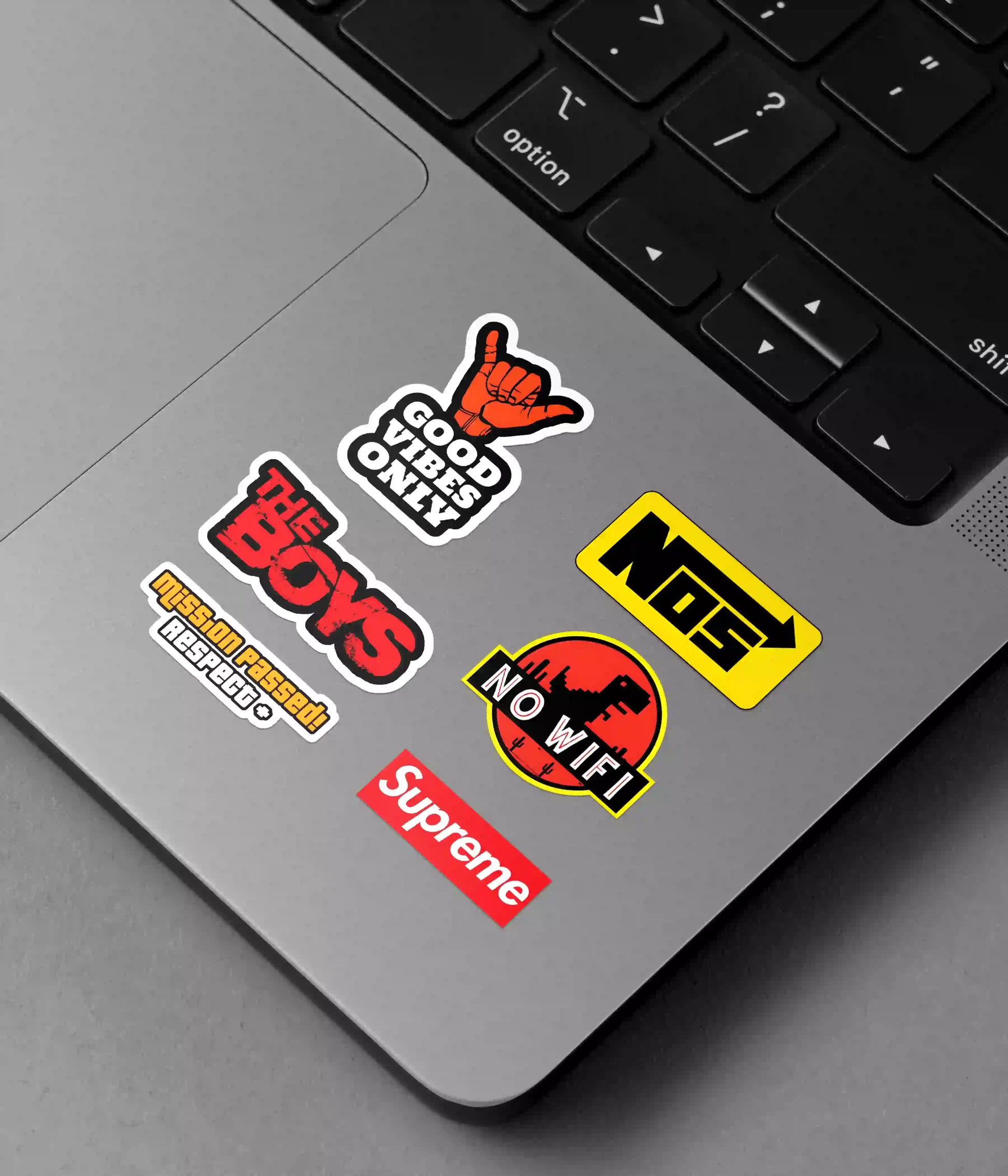 Trending Aesthetic Sticker Pack on Laptop Front - Everanta